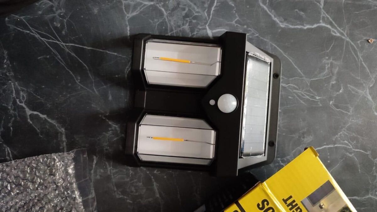 Outdoor Solar Wall Lamp Pack of 1 - Image 4