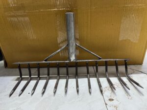 Heavy - Duty Nine Tine Garden Hoe - Image 3