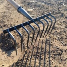 Heavy - Duty Nine Tine Garden Hoe - Image 2